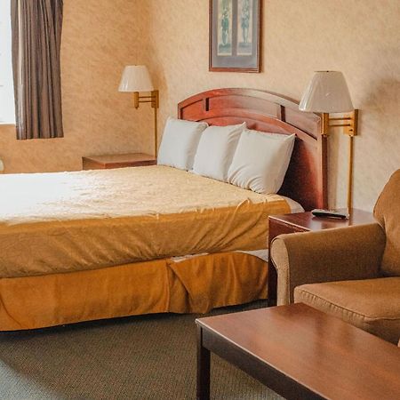 Colfax Inn By Marifah Екстер'єр фото