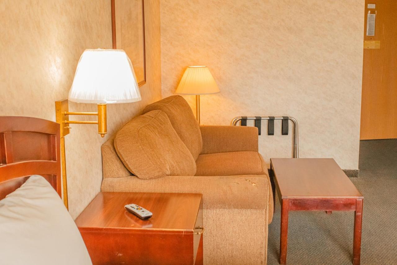 Colfax Inn By Marifah Екстер'єр фото